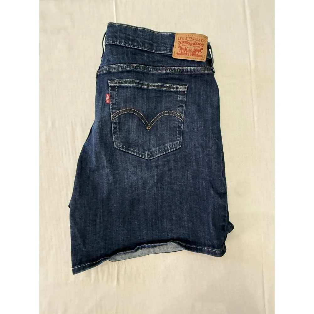 Levi's Women's Mid Rise Mid-Length Cuffed Denim Shorts Dark Wash Size 33